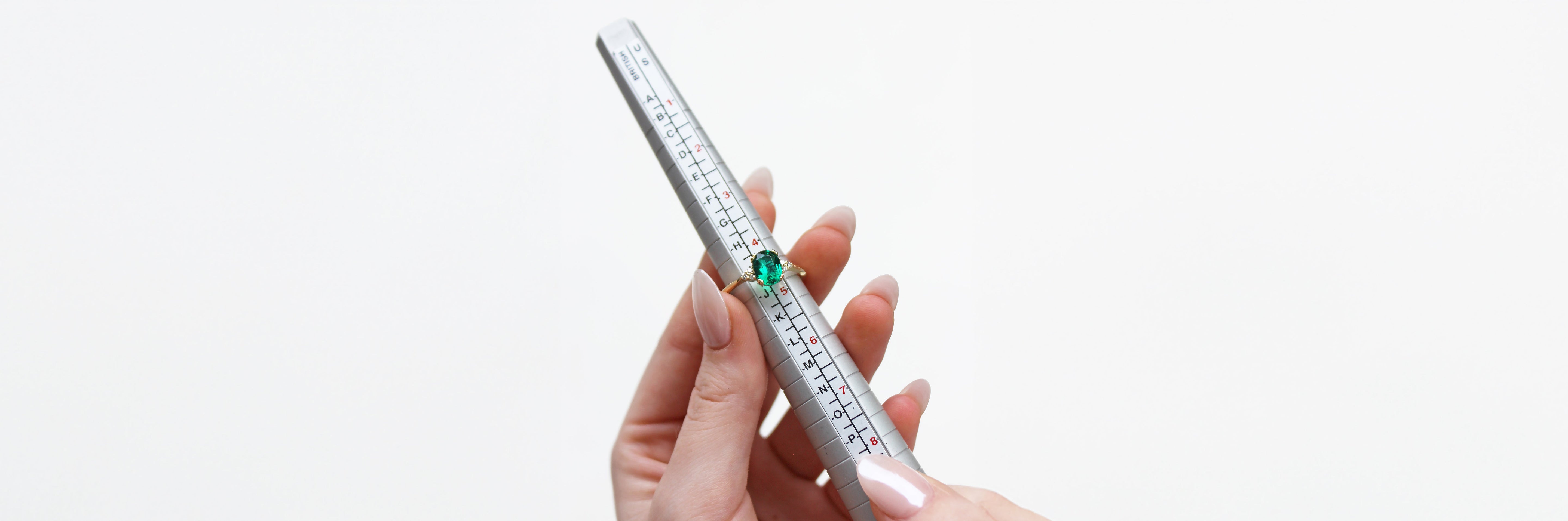 How to get (sneaky) ring size measurements