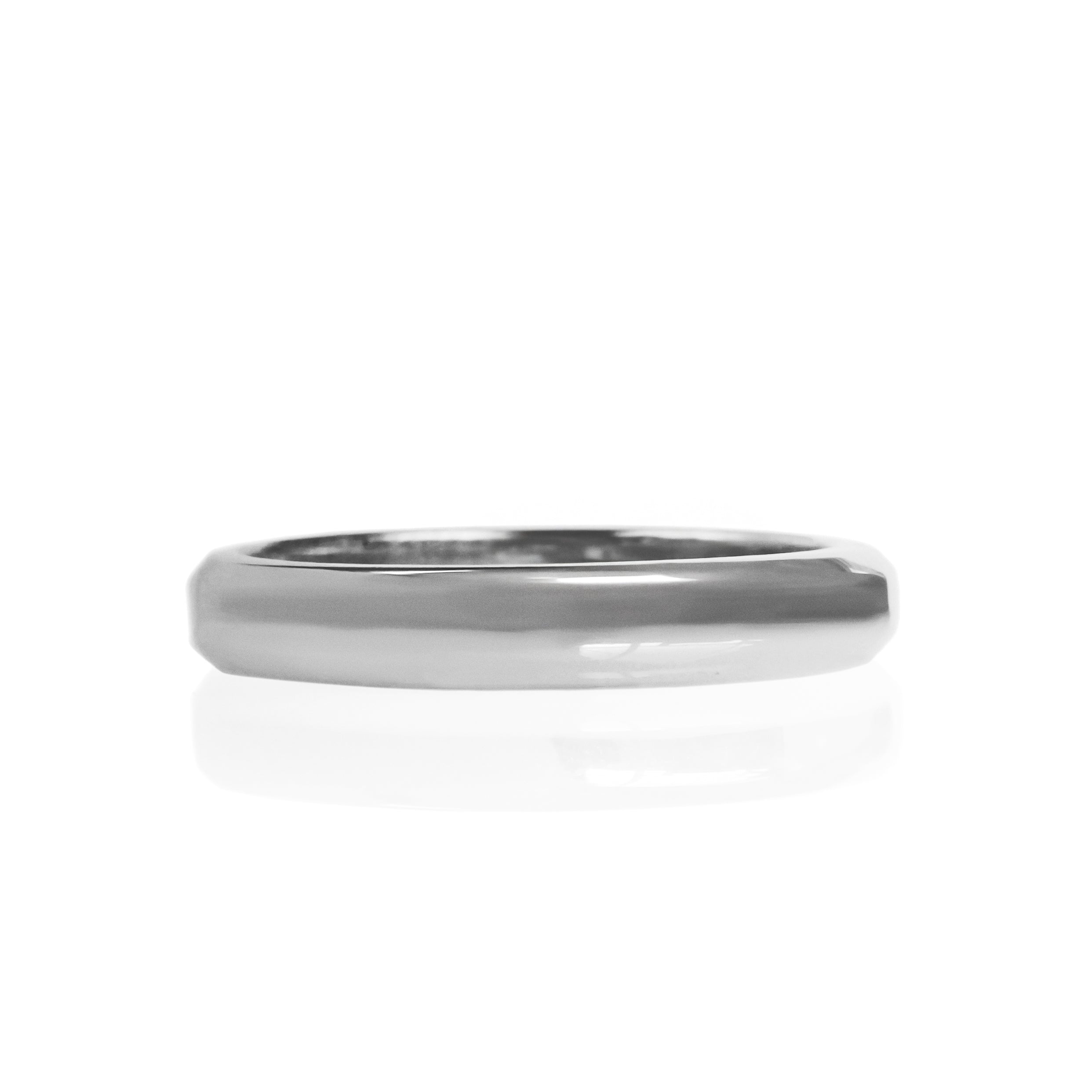 A product photo of a mens' ring made of 9k white gold. The band is softly rounded in a D shape.