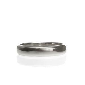 A product photo of a mens' ring made of 9k white gold on a white background. The band is softly bevelled in a D shape.